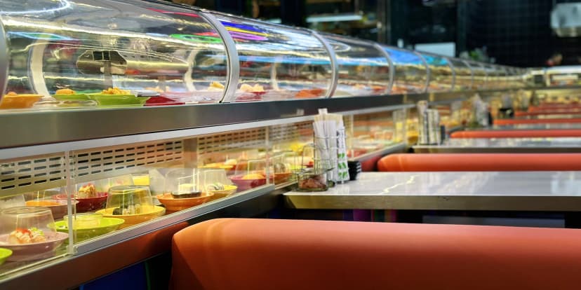 1,5 hodiny running sushi v libereckém OC Géčko: sushi, gril, mořské plody i dezerty
